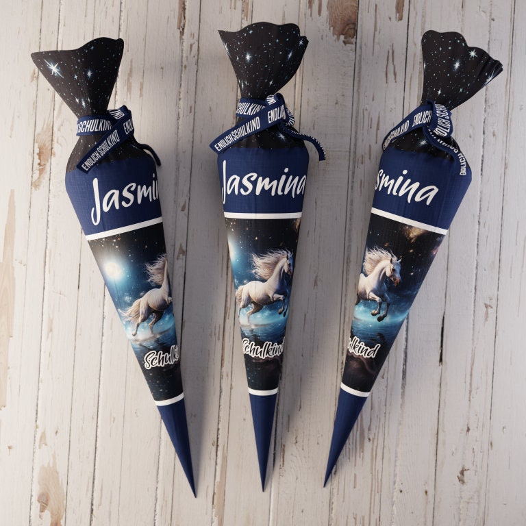 506 Schultüte/Zuckertüte: Weißes Pferd vor Sternenhimmel - Baumwoll-Panel zum selber nähen oder fix&fertig genäht - DIY Näh-Set 70 cm