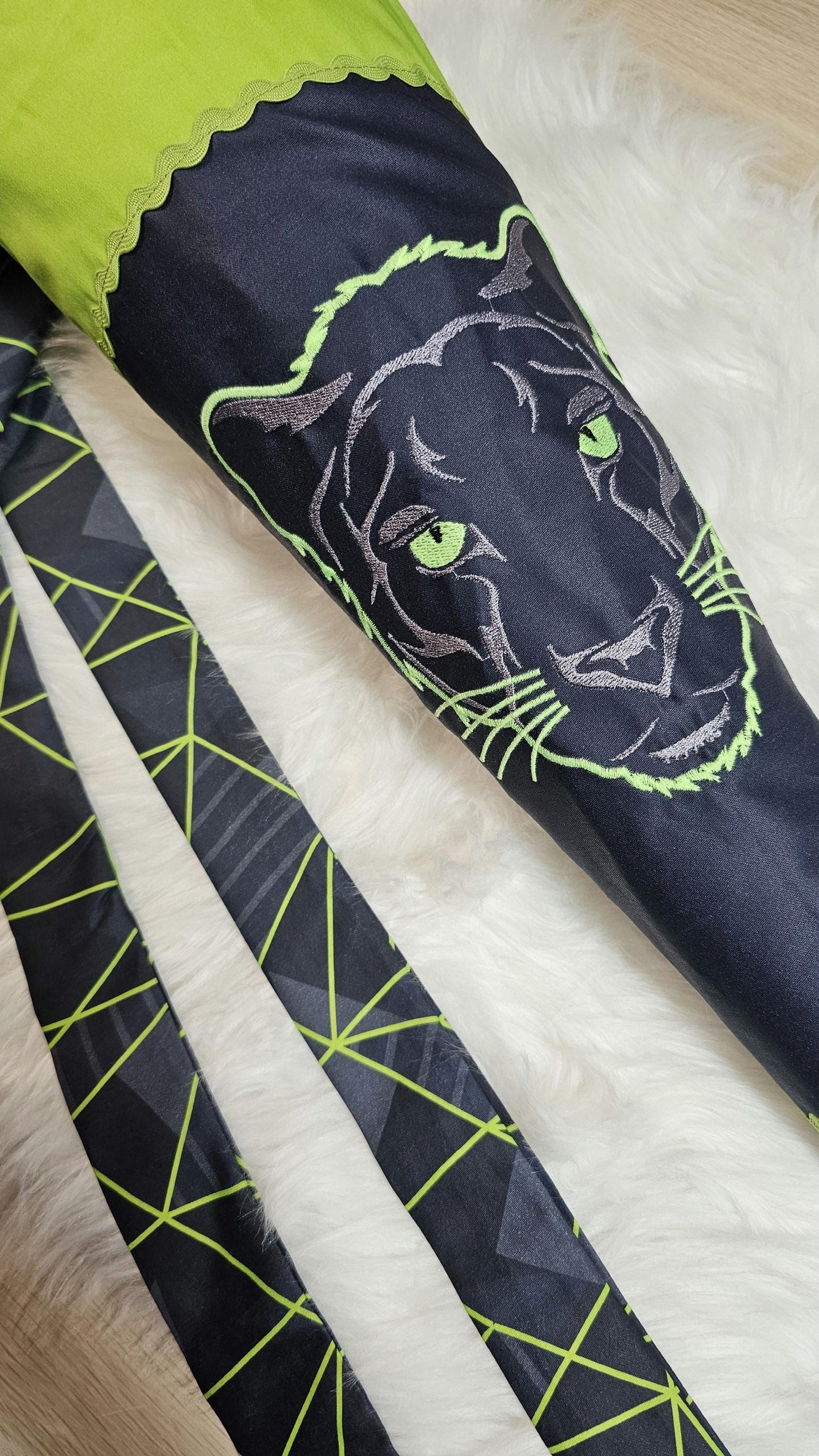 Schultüte mit Applikation / Stickerei / Stickmotiv - 70cm - Panther auf Dark with Stripes - ST73