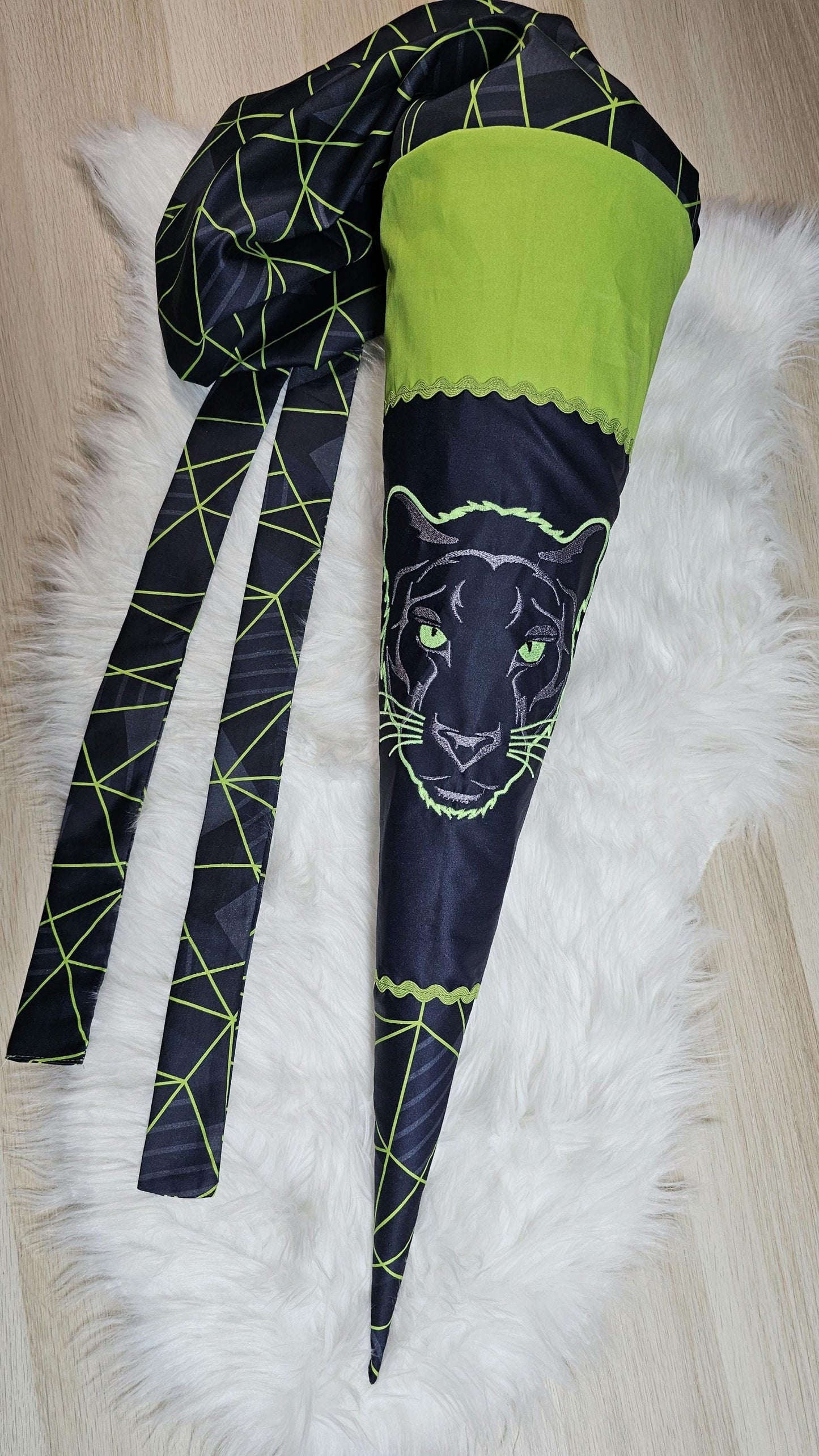 Schultüte mit Applikation / Stickerei / Stickmotiv - 70cm - Panther auf Dark with Stripes - ST73