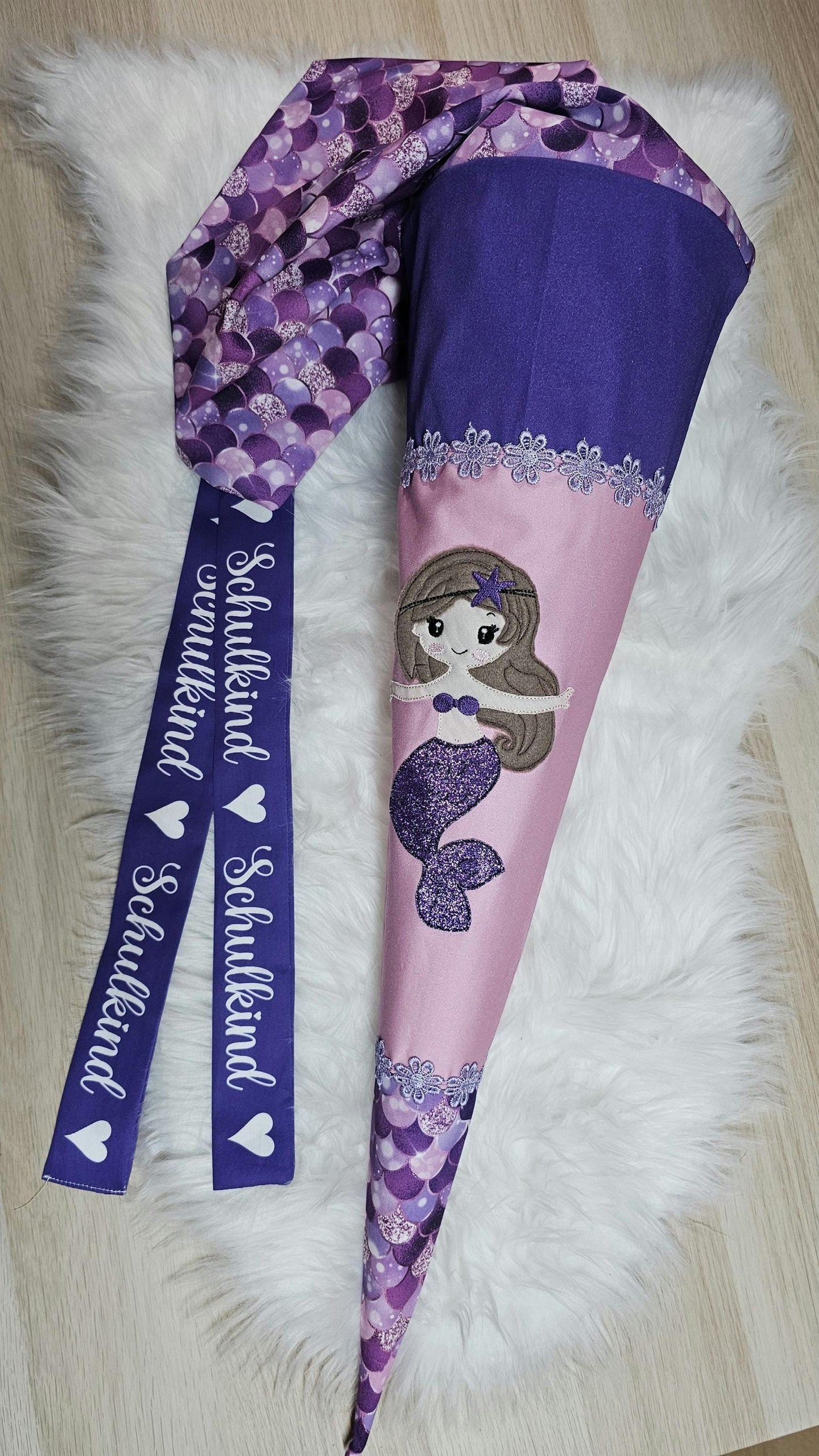Schultüte mit Applikation / Stickerei / Stickmotiv - 70cm - Meerjungfrau auf Meerjungfrau Schuppen Glitzer - ST157