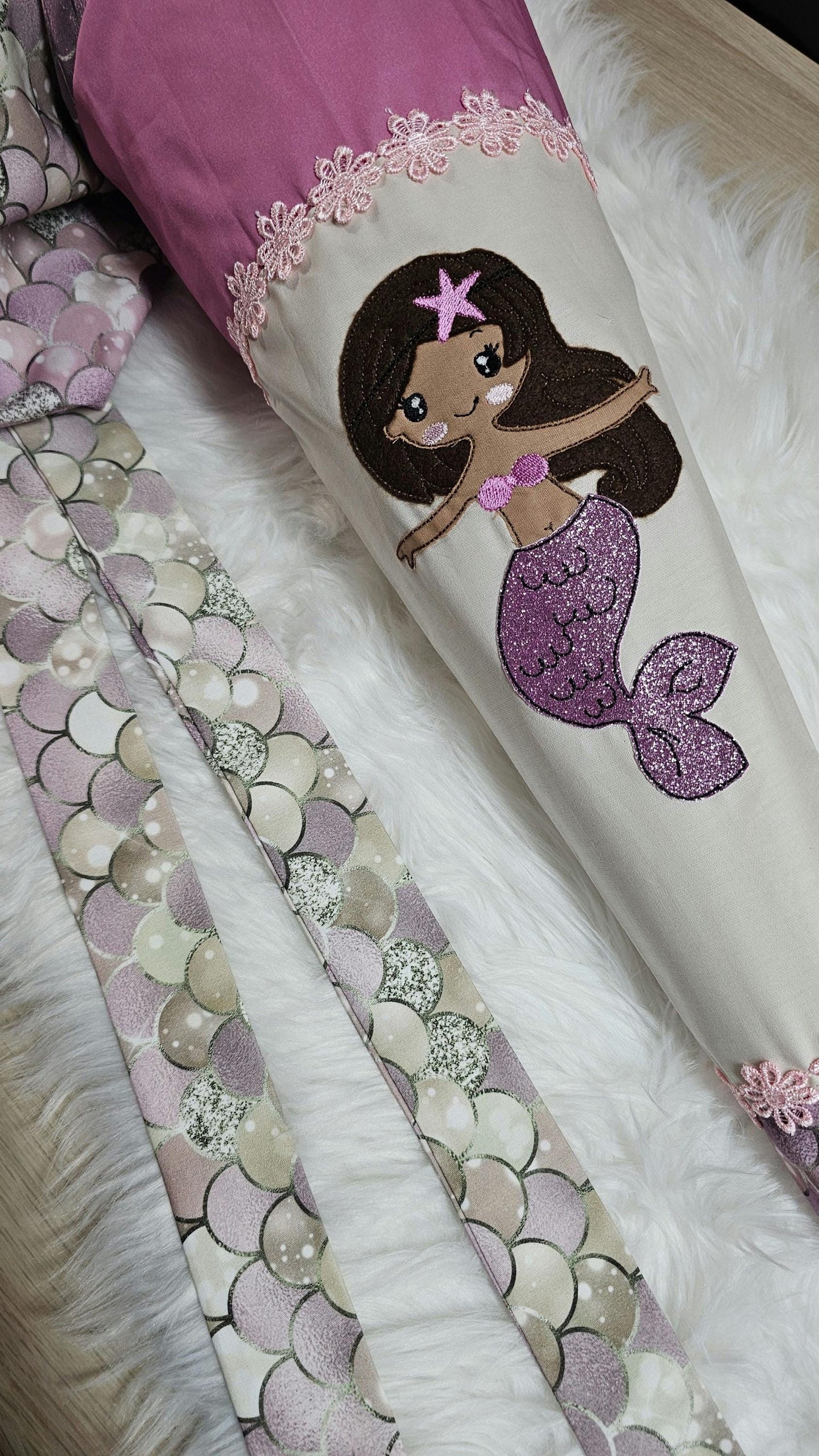 Schultüte mit Applikation / Stickerei / Stickmotiv - 70cm - Meerjungfrau auf Meerjungfrau Schuppen Glitzer - ST150