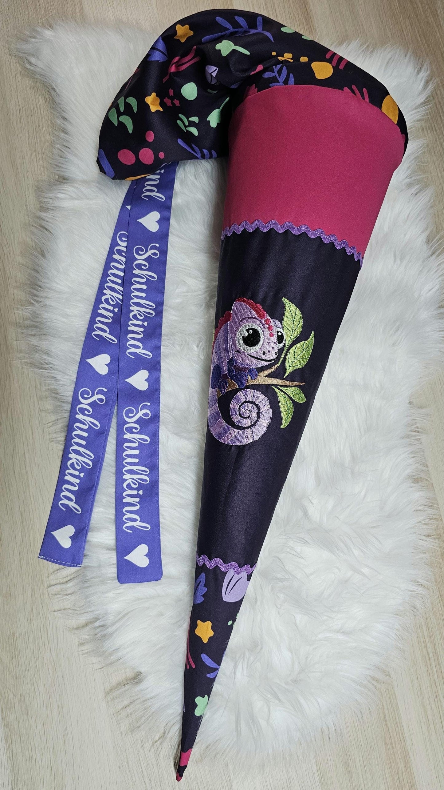 Schultüte mit Applikation / Stickerei / Stickmotiv - 70cm - Chamäleon auf Imaginären Wald - ST131