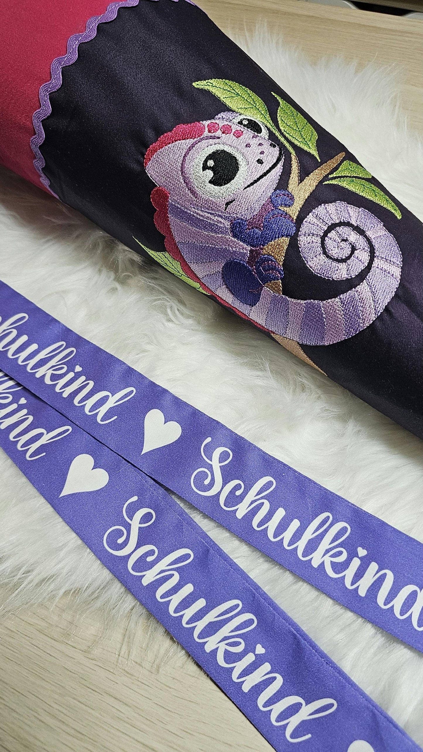 Schultüte mit Applikation / Stickerei / Stickmotiv - 70cm - Chamäleon auf Imaginären Wald - ST131