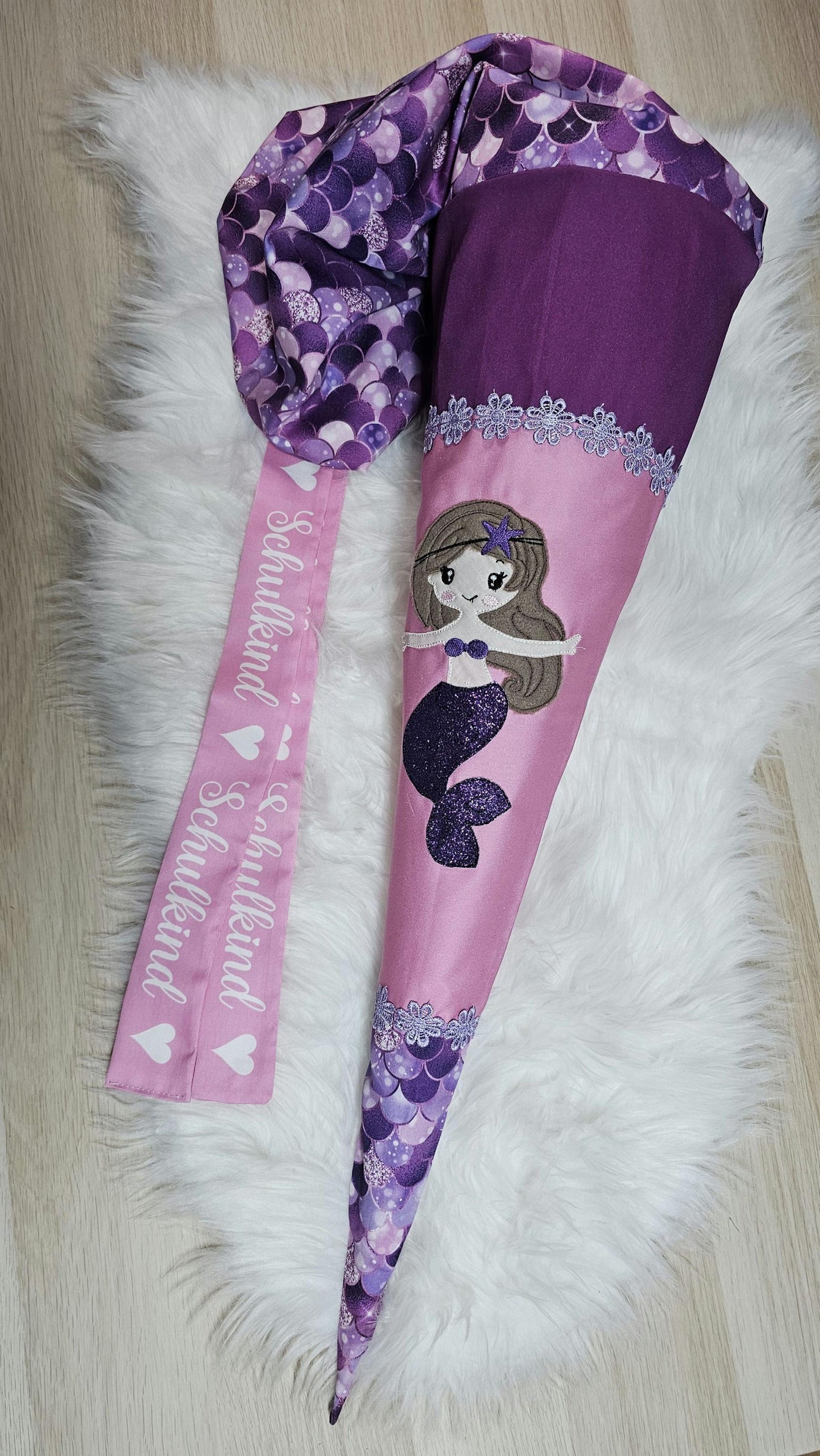 Schultüte mit Applikation / Stickerei / Stickmotiv - 70cm - Meerjungfrau auf Meerjungfrau Schuppen Glitzer - ST158