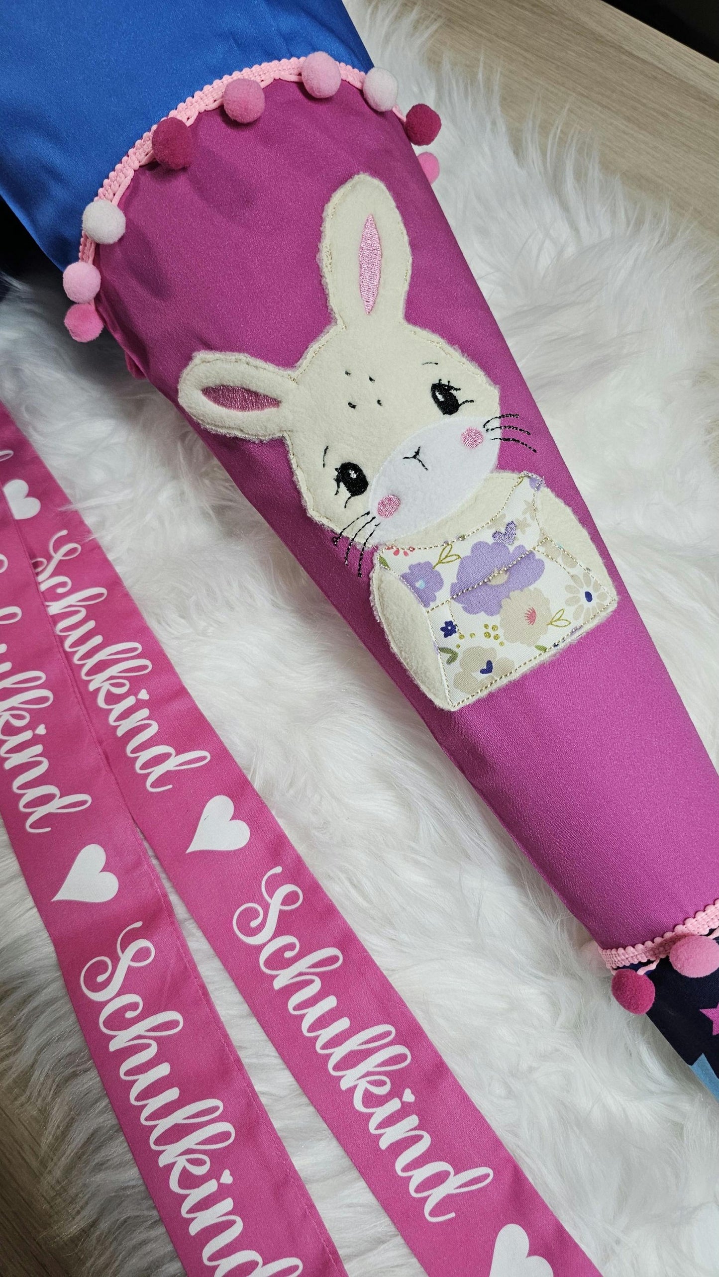 Schultüte mit Applikation / Stickerei / Stickmotiv - 70cm - Hase auf Sterne bunt - ST142