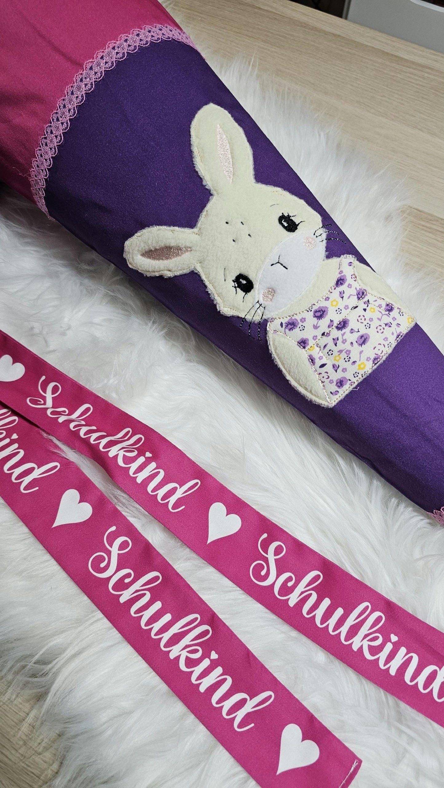 Schultüte mit Applikation / Stickerei / Stickmotiv - 70cm - Hase auf Pink Stars Peggy - ST208