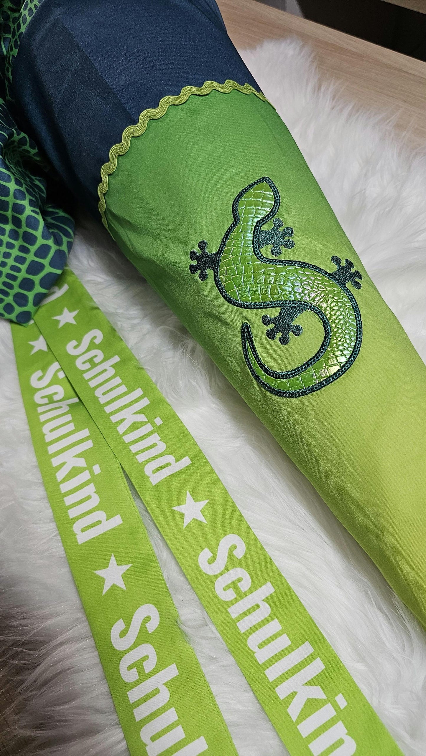 Schultüte mit Applikation / Stickerei / Stickmotiv - 70cm - Eidechse, Gecko, Salamander auf Eidechsenhaut - ST209