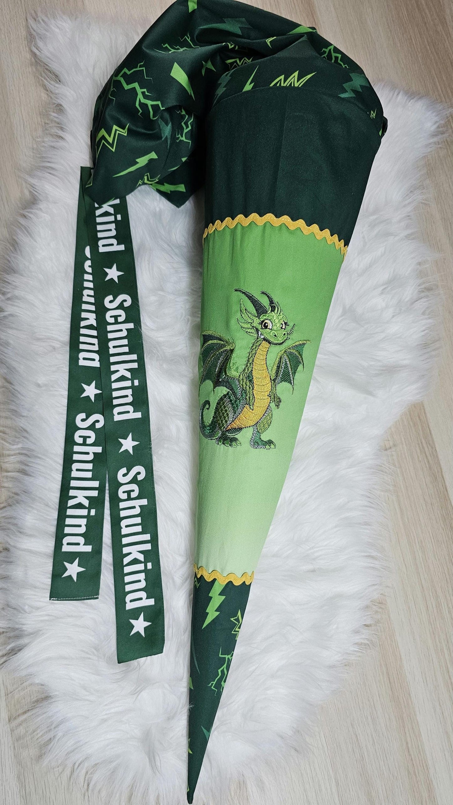 Schultüte mit Applikation / Stickerei / Stickmotiv - 70cm - Drache auf Blitze grün - ST210