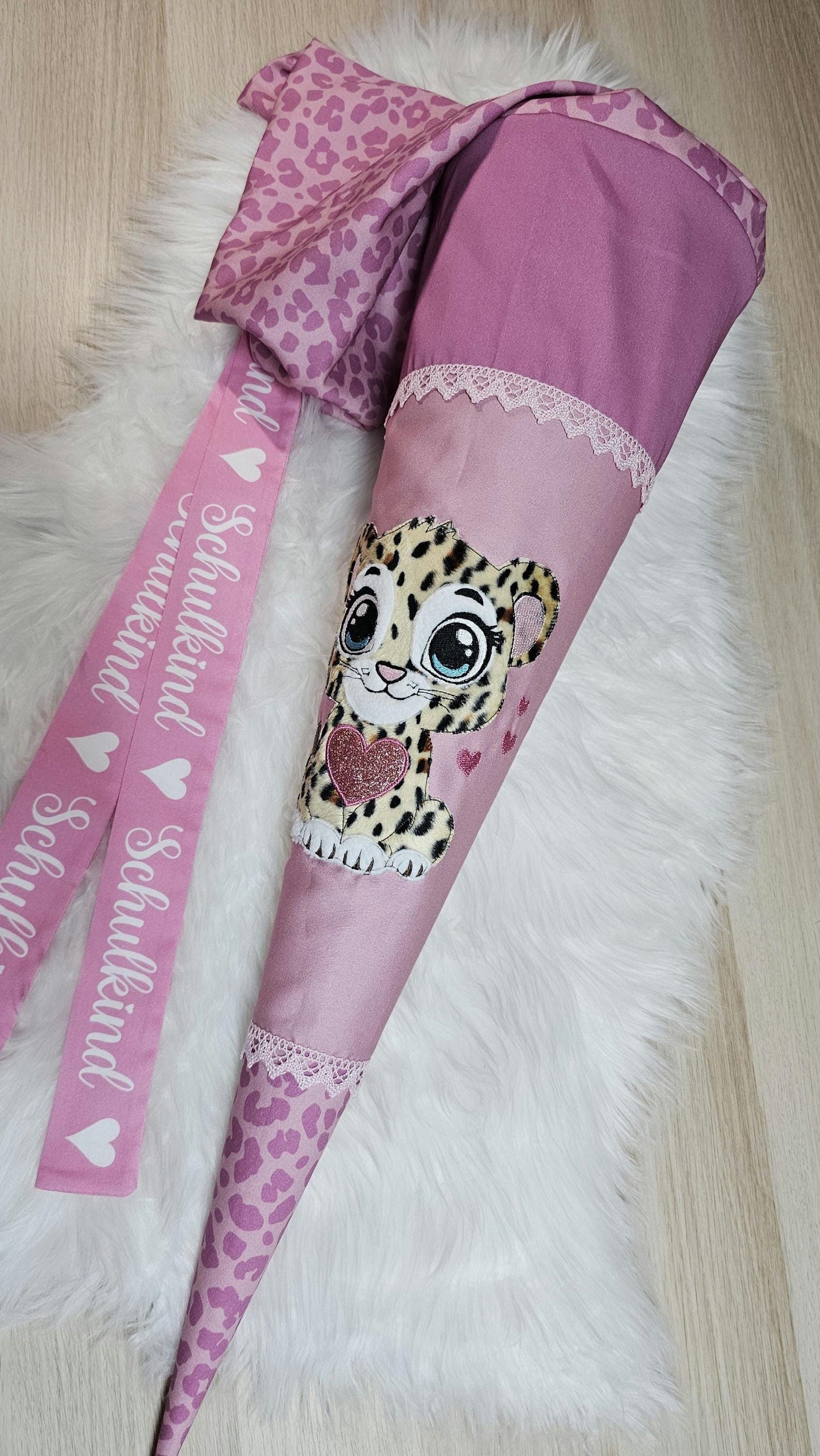 Schultüte mit Applikation / Stickerei / Stickmotiv - 70cm - Baby Gepard Cheetah auf Pink Leo 2025 - ST222