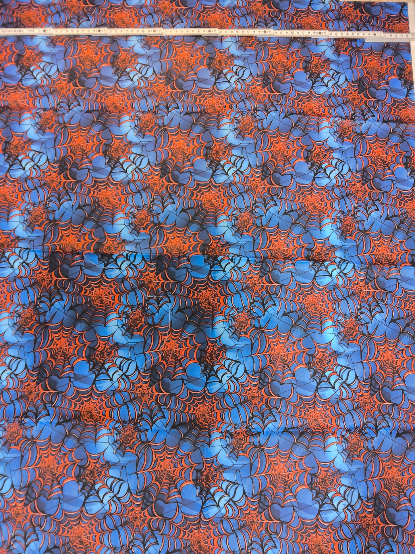 Sofortkauf: Baumwolle- Meterware ca. 100 x 75 cm - " Spinnennetz rot blau " (Nr. 146)