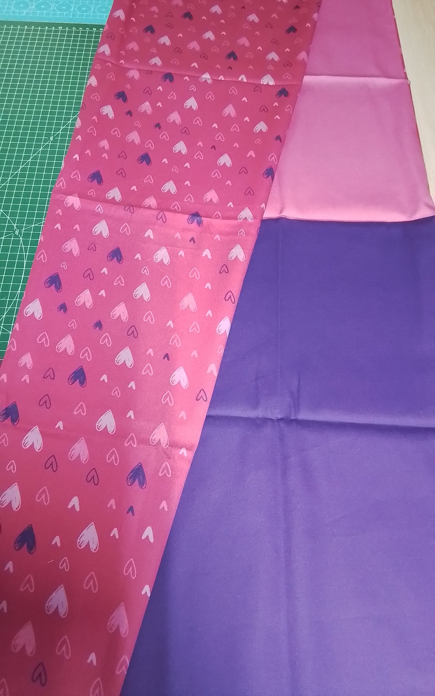 Sofortkauf: Baumwolle Stoffmix ca. 150 x 100 cm - "Hearts Pink" ( Kleiner Fleck -siehe Bild-Nr. 024 )