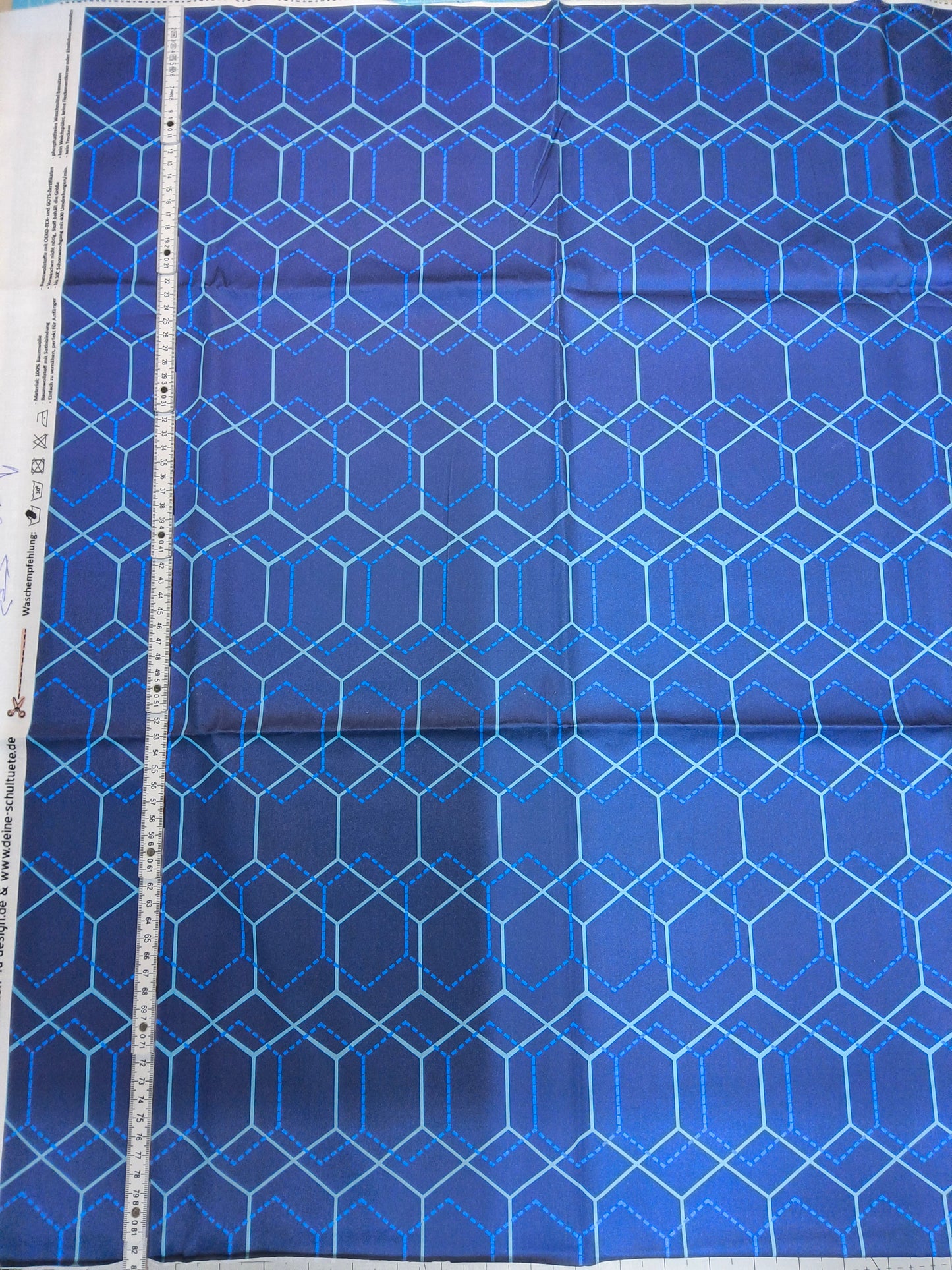 Sofortkauf: Baumwolle-Meterware ca. 150 x 82 cm - " Hexagon blue - Farbe läuft aus - 70 siehe Bild " (Nr. 167)