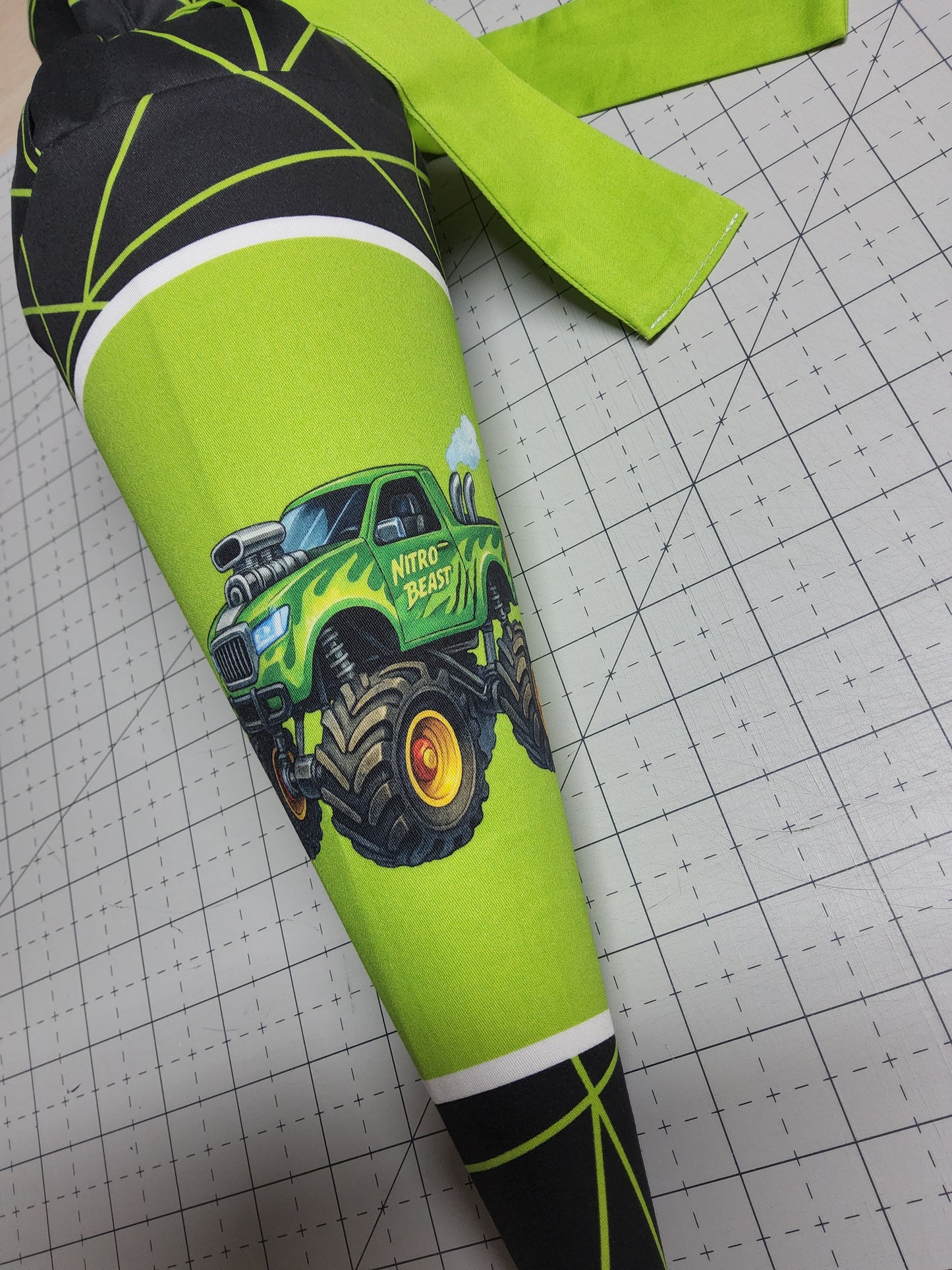 Sofortkauf 35cm: Zuckertüte mit Rohling 35 cm "Monster Truck" - wie abgebildet