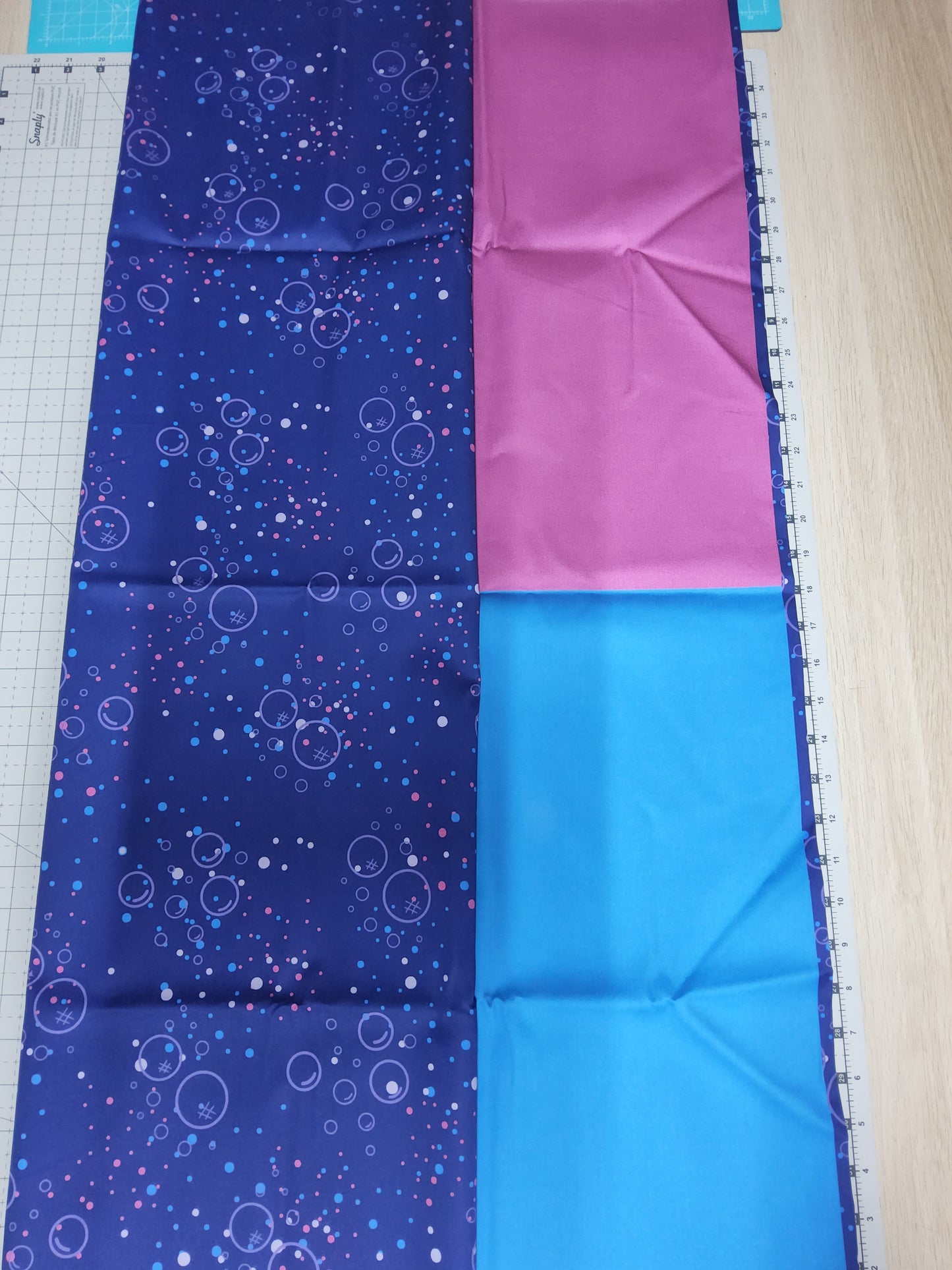 Sofortkauf: Baumwolle Stoffmix ca. 150 x 100 cm - Water Bubbles ( Fehler Fleck-siehe Bild)