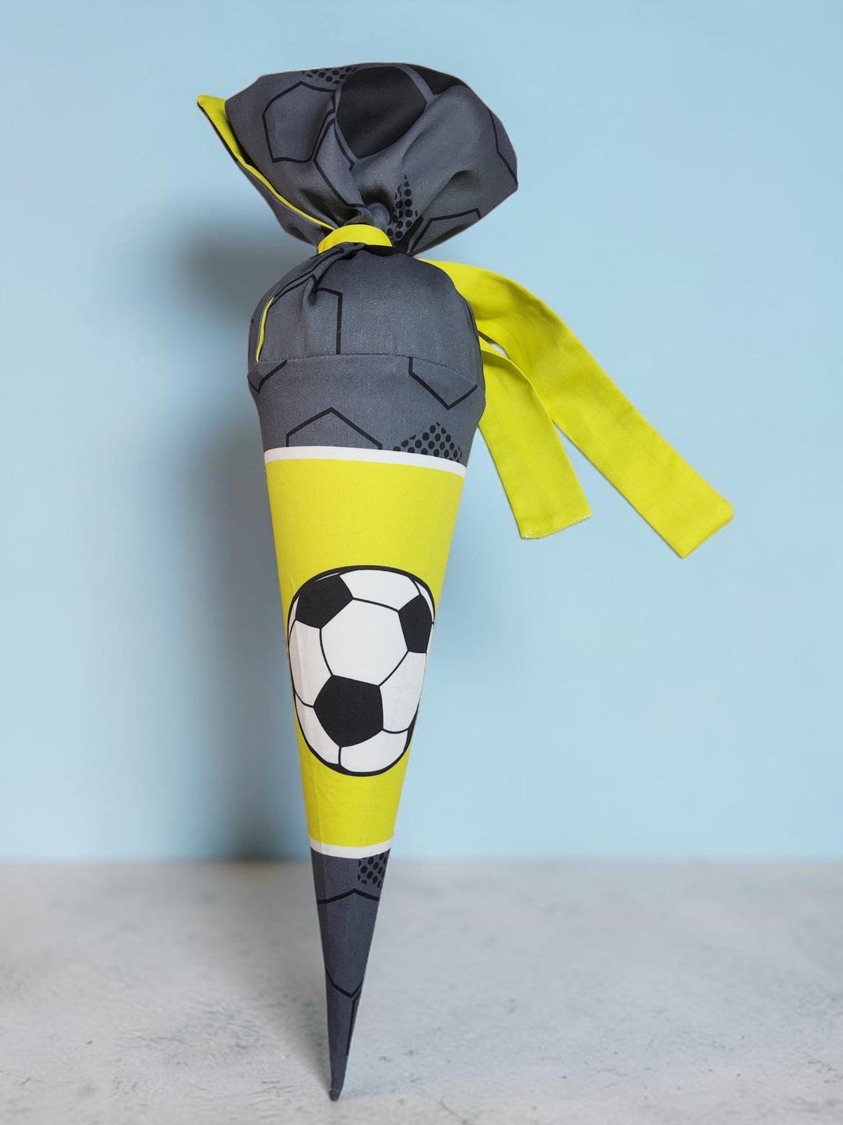 Sofortkauf 35cm: Kindergartentüte / Geschwistertüte inkl. Rohling 35 cm - "Fussball auf Fussballspiel" - wie abgebildet