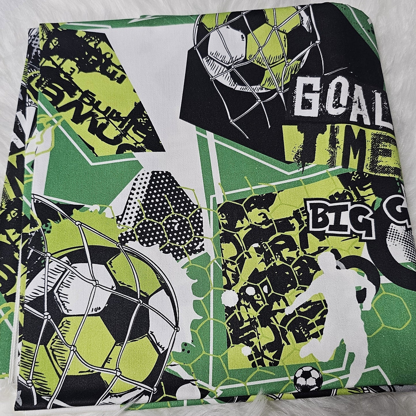 Sofortkauf: Baumwolle ca. 150 x 100 cm - Fussball grün schwarz