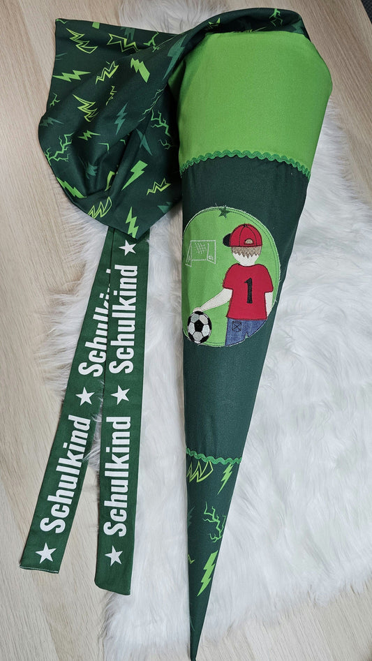 Schultüte mit Applikation / Stickerei / Stickmotiv  - 70cm - Fußballjunge auf Blitze grün - ST5