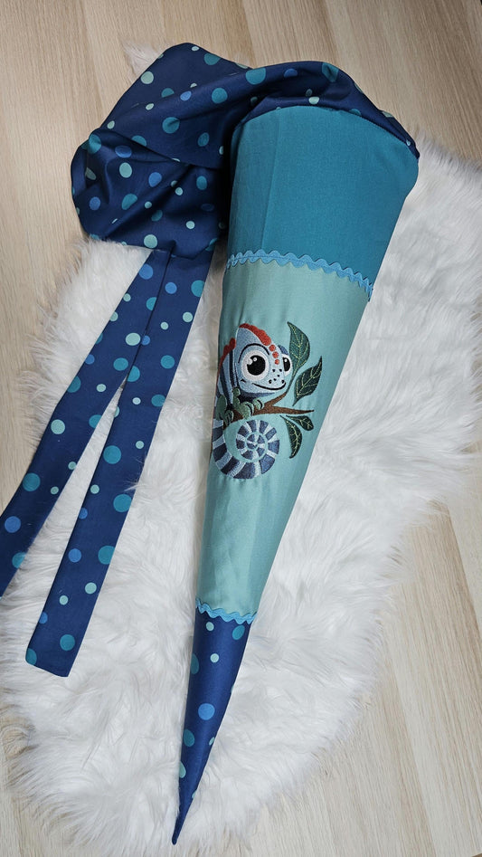 Schultüte mit Applikation / Stickerei / Stickmotiv  - 70cm - Chamäleon auf Punkte Türkis - ST103