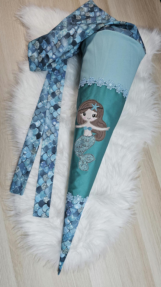 Schultüte mit Applikation / Stickerei / Stickmotiv  - 70cm - Meerjungfrau auf Meerjungfrau Schuppen Glitzer - ST50