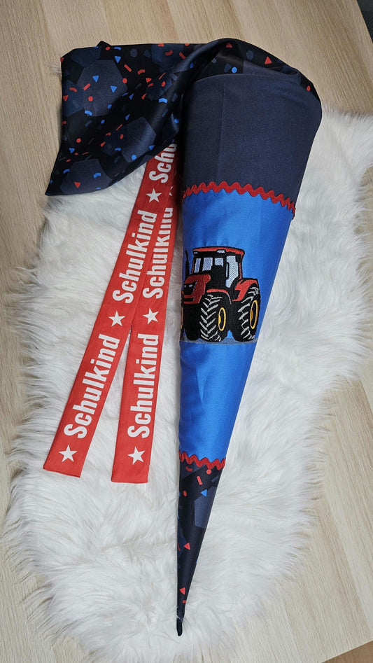 Schultüte mit Applikation / Stickerei / Stickmotiv  - 70cm - Traktor auf Rotblaues Feld - ST93