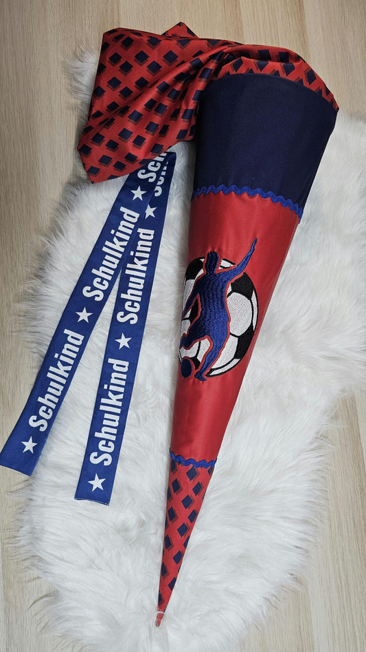 Schultüte mit Applikation / Stickerei / Stickmotiv  - 70cm - Fussballer auf Fussballstar - ST129