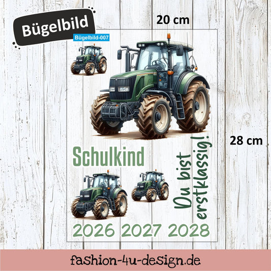 Bügelbild 007 "Traktor Grün - Schulkind 2026/27/28" | Transfer, DIY, Applikation zur Einschulung, für die Schultüte oder Accessoires