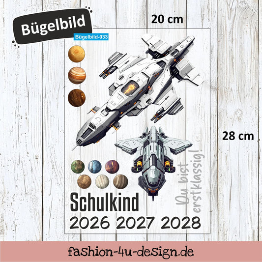 Bügelbild 033 "Raumschiff - Schulkind 2026/27/28" | Transfer, DIY, Applikation zur Einschulung, für die Schultüte oder Accessoires