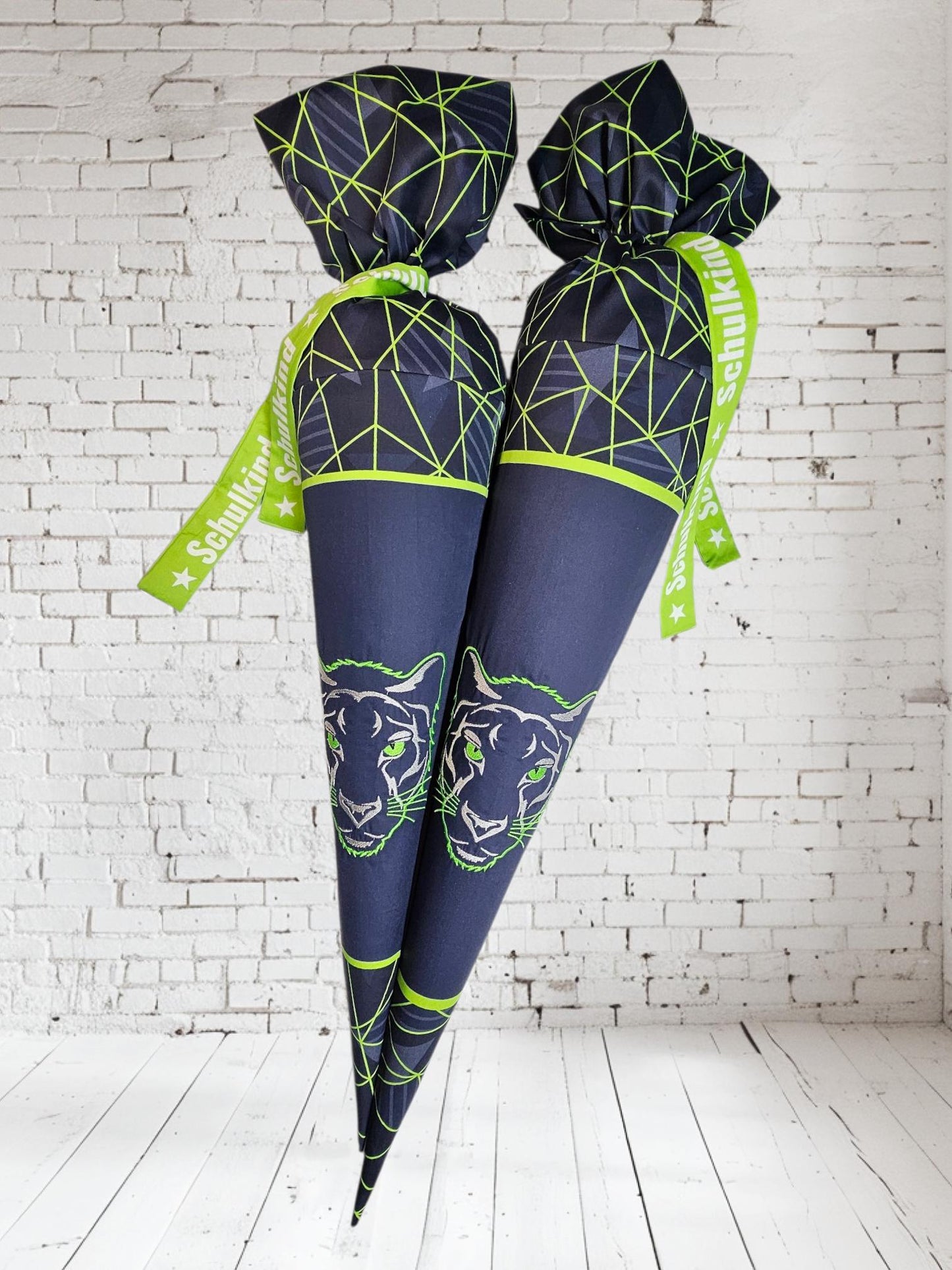 Schultüte mit Applikation / Stickerei / Stickmotiv - 70cm oder 85cm - Panther auf Dark with Stripes - S26-2