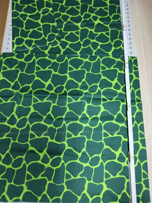 Sofortkauf: Baumwolle Stoffereste ca. 100 x 150 cm "Dino Schuppen"(2 Stoffereste)- wie abgebildet