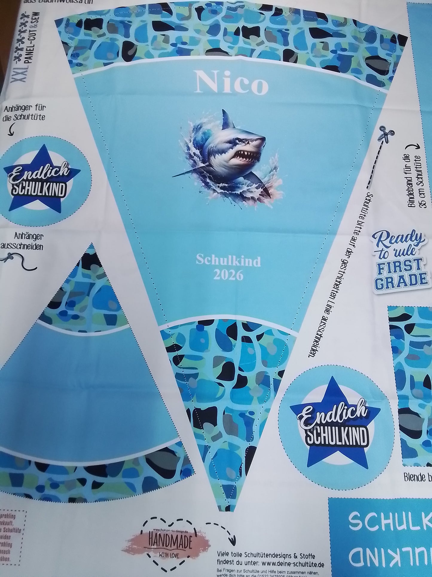 Sofortkauf: Schultüten Nähset inkl. Geschwistertüte - Baumwoll-Panel zum selber nähen- 85 cm + 35 cm - Wie abgebildet !!! (Name: Nico + Schulkind 2026 / Muster: Hai auf Aquarium - Nr. 010 )