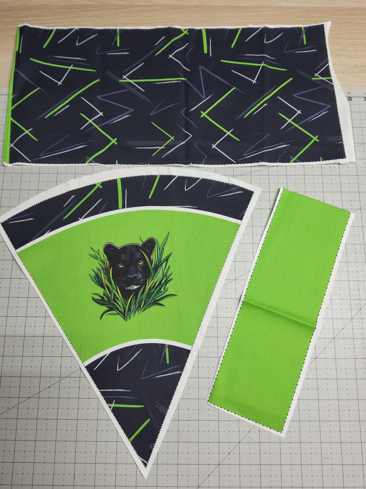 Sofortkauf 35cm: 35 cm (Geschwistertüte) aus Baumwolle als Nähset - "Ninja Blitze-Panther im Gras" - wie abgebildet