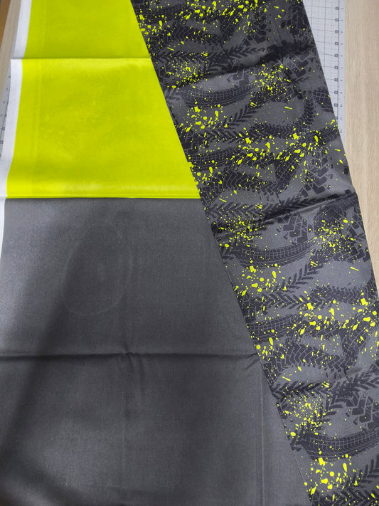 Sofortkauf: Baumwolle Stoffmix  ca. 150 x 100 cm -"Traktorspuren" - Fehler 2 Flecken auf grau - siehe Bild - Nr. 116