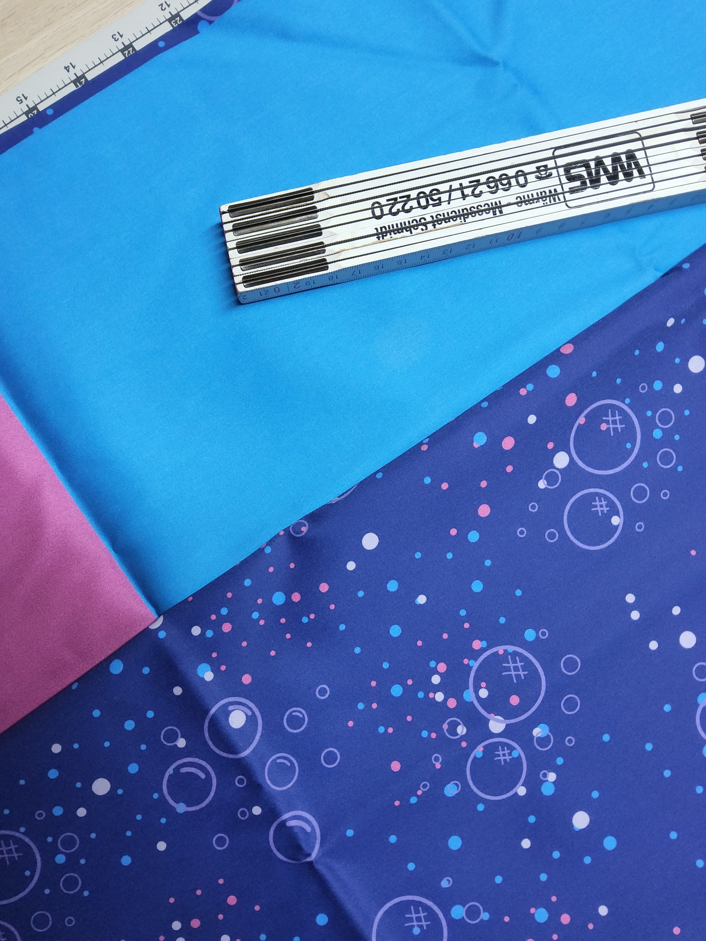 Sofortkauf: Baumwolle Stoffmix  ca. 150 x 100 cm - Water Bubbles ( Fehler Fleck-siehe Bild)