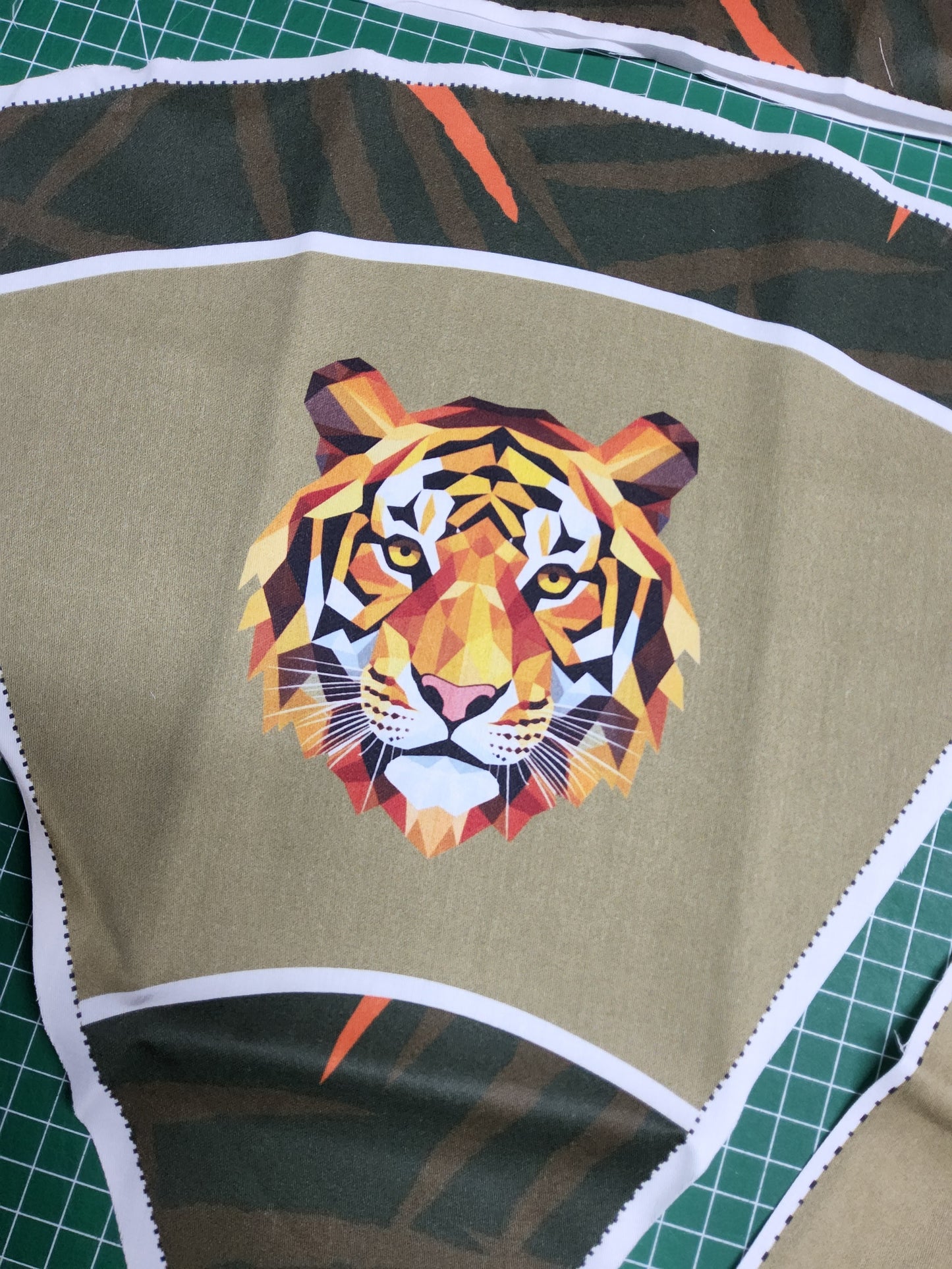 Sofortkauf 35cm: 35 cm Geschwistertüte aus Baumwolle als Nähset" Tiger-Dschungel" - wie abgebildet