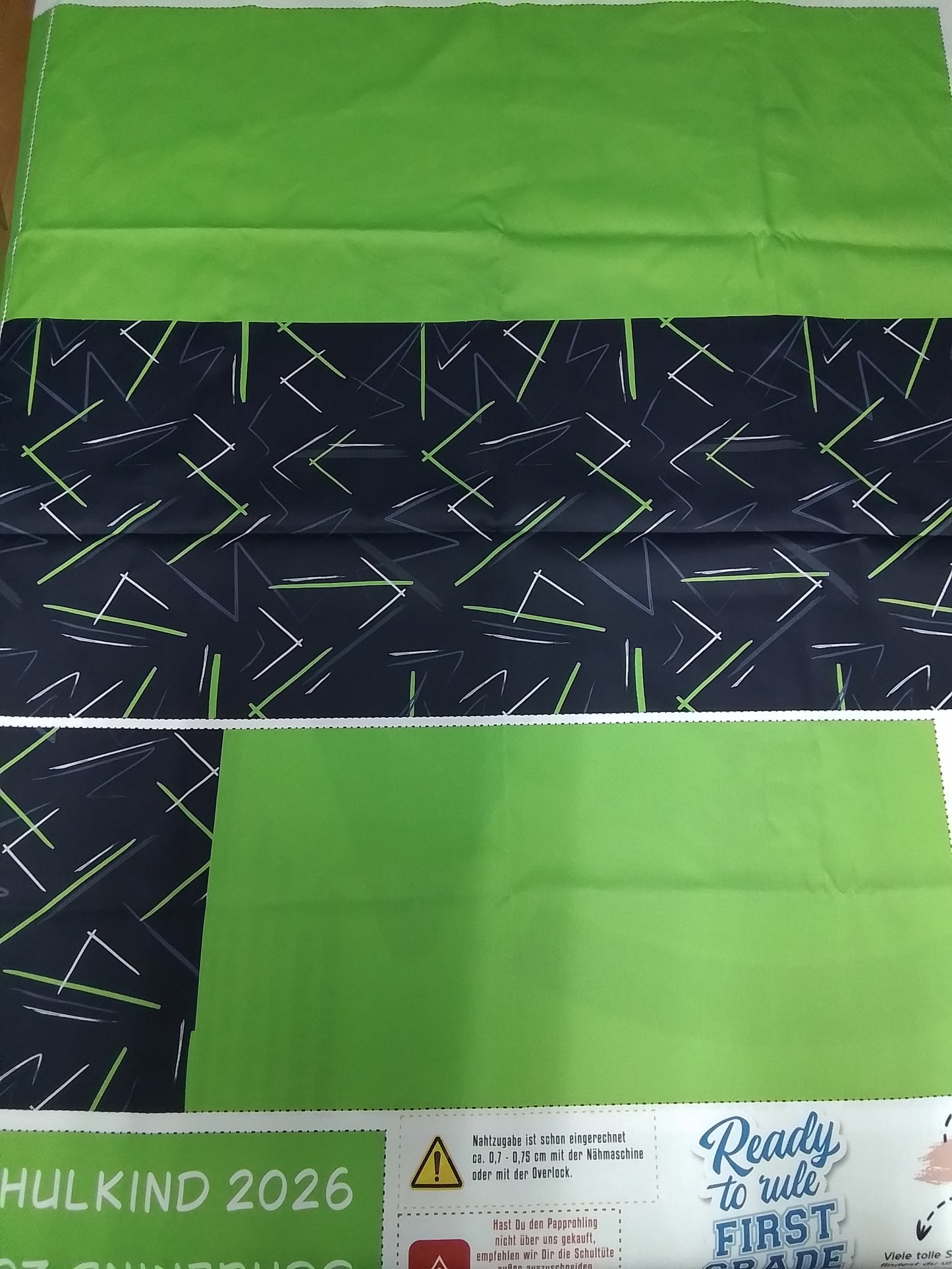 Sofortkauf: Schultüten Nähset - Muster + Geschwistertüte-Ninja Blitze-Baumwoll-Panel zum selber nähen- 70 cm und 35 cm.(Ole-16.09.2026)Wie abgebildet!!!