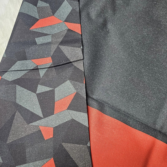 Sofortkauf: Bio Baumwolle Stoffmix ca. 150 x 100 cm - Geometric Red, Flecken auf dem Stoffmix