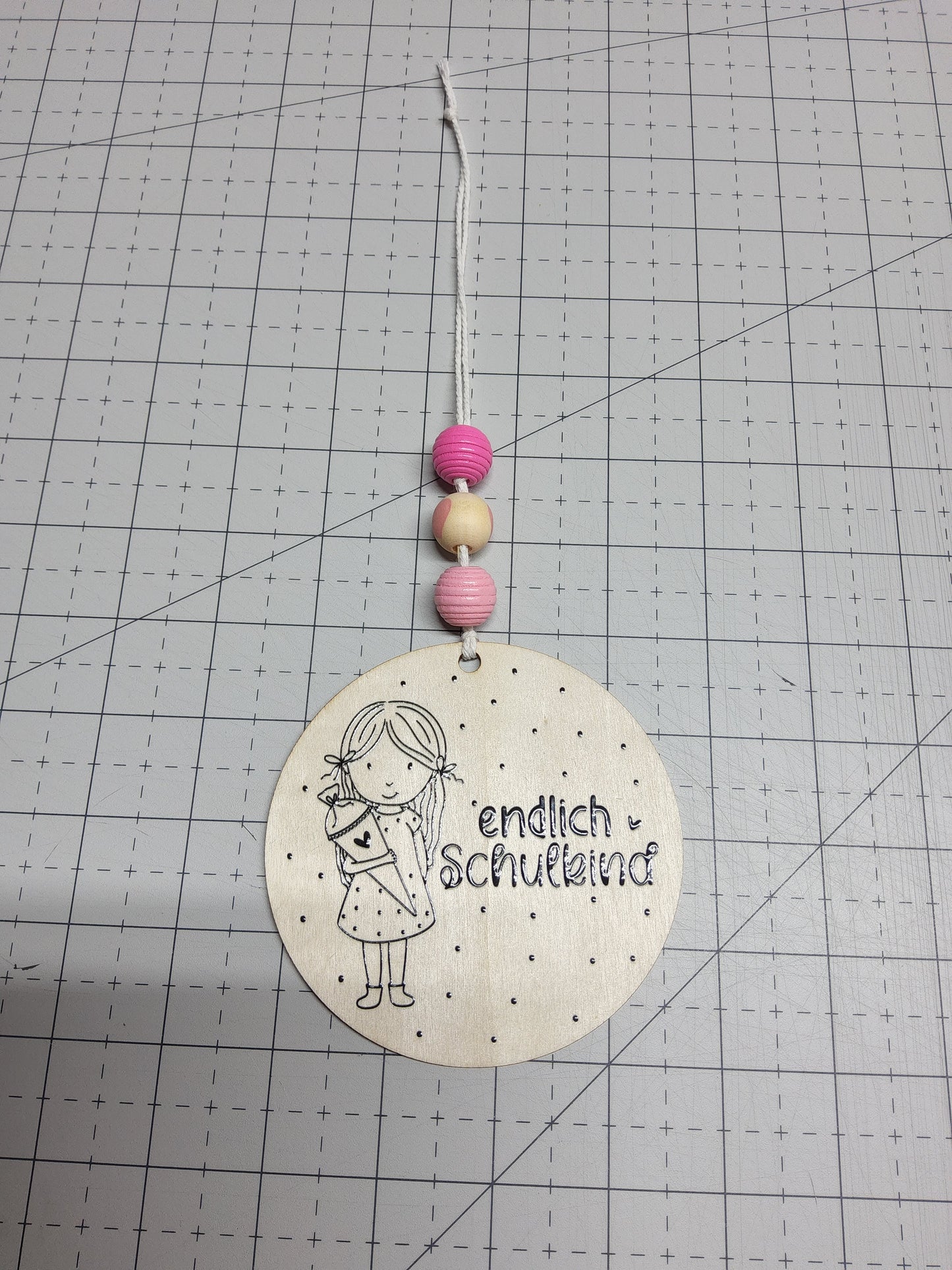 Sofortkauf: Anhänger - wie abgebildet (Schulkind-Mädchen)