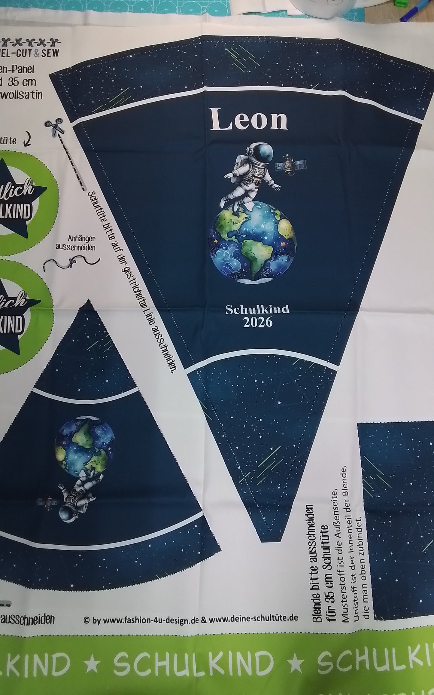 Sofortkauf: Schultüten Nähset inkl. Geschwistertüte - Baumwoll-Panel zum selber nähen- 70 cm + 35 cm - Wie abgebildet !!! (Name: Leon + Schulkind 2026 / Muster: Astronaut auf Galaxy Wars - Nr. 003 )