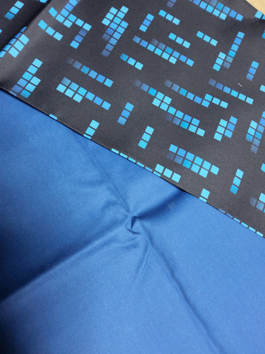 Sofortkauf: Baumwolle Stoffmix  ca. 150 x 100 cm - "Cubis Blue" (Kleiner Fleck auf blau-siehe Bild)