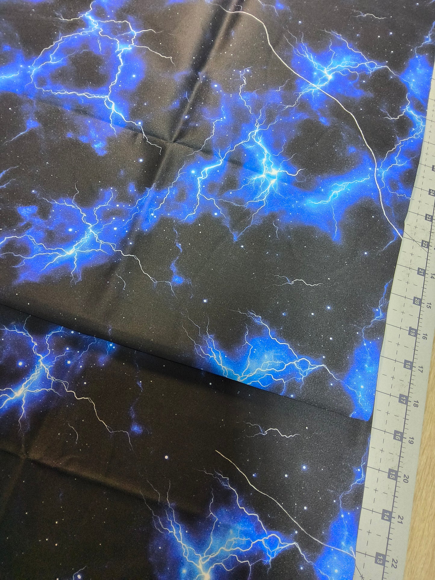 Sofortkauf: Baumwolle-Meterware ca. 150 x 40 cm - "  Gewitter im Weltall-2 Weisse Streifen-siehe Bild " (Nr. 161)