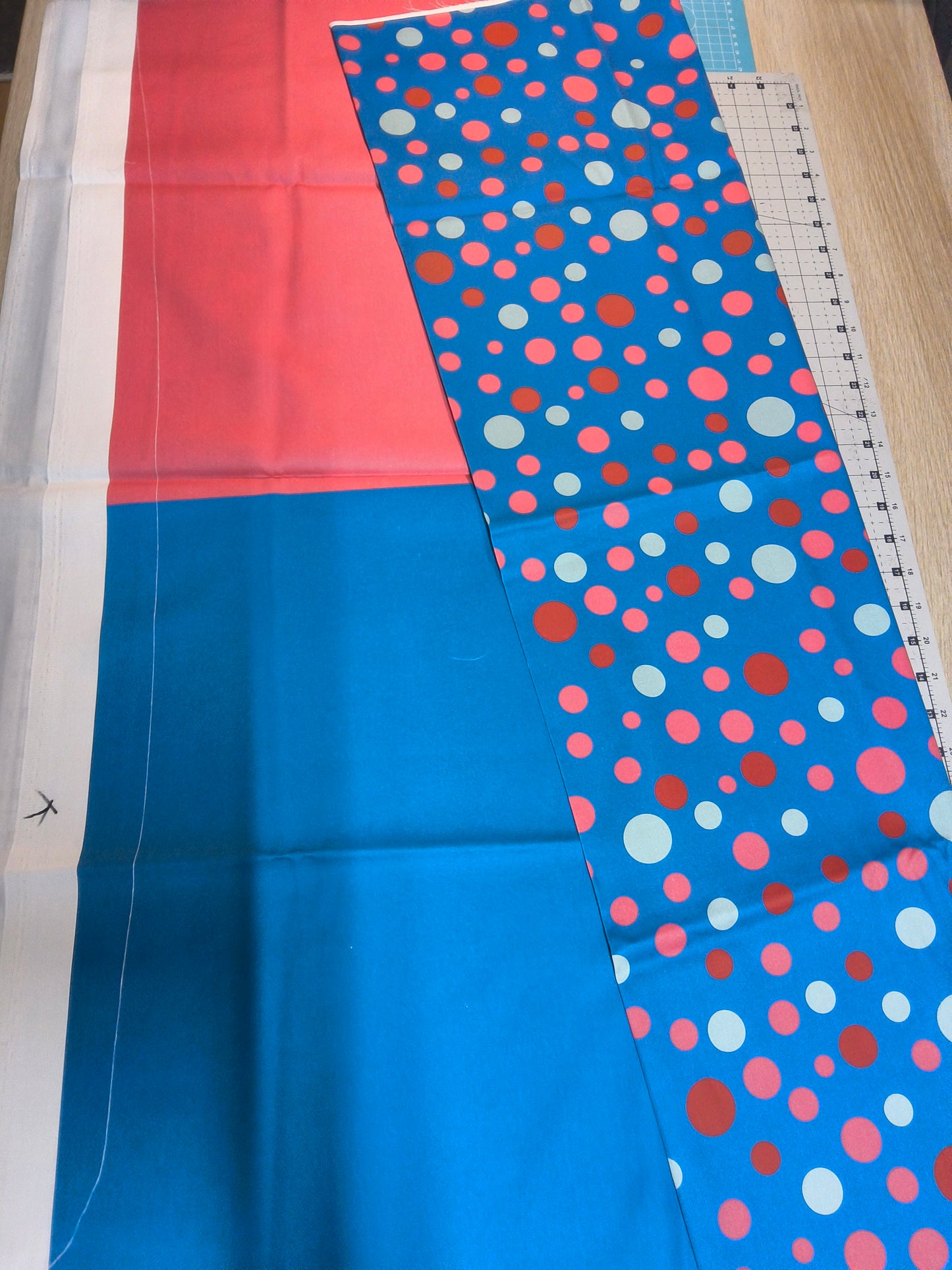 Sofortkauf: Baumwolle Stoffmix  ca. 150 x 100 cm -" Elegante Punkte auf türkis " (weißer Streifen von Faden-siehe Bild - Nr. 130)