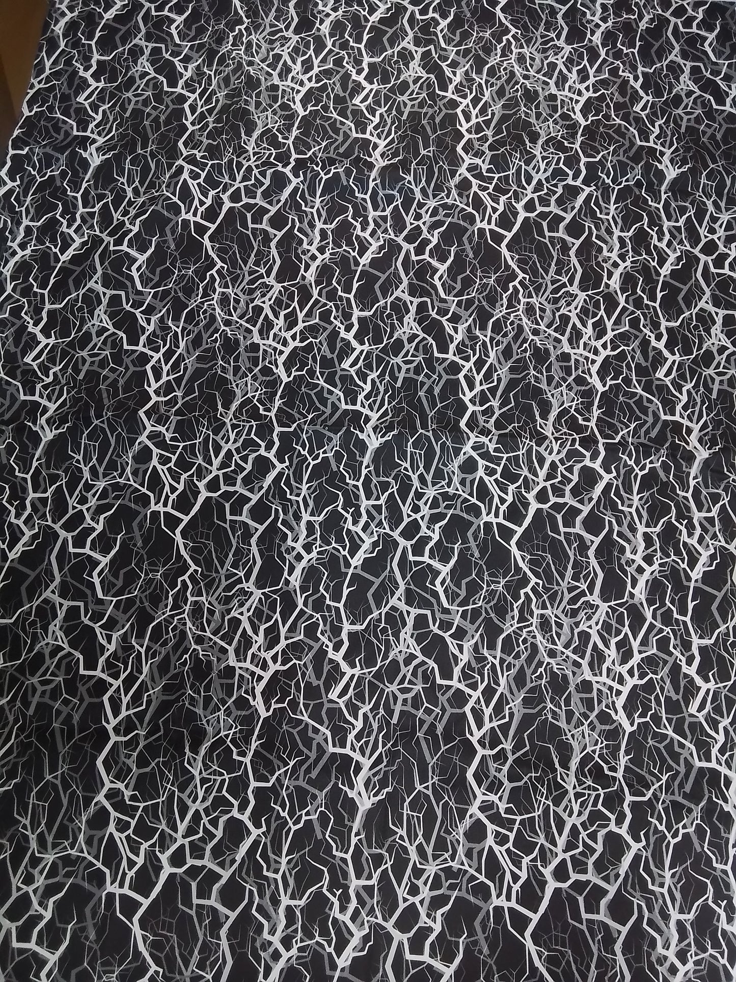 Sofortkauf: Baumwolle Stoffmix  ca. 150 x 100 cm - "Blitze schwarz weiss " ( Kleiner Fleck -siehe Bild-Nr. 013 )