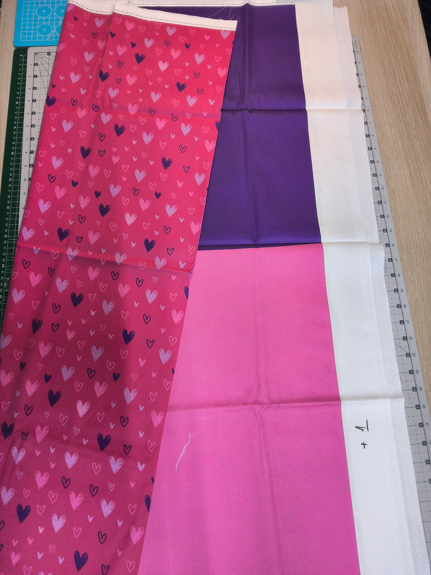 Sofortkauf: Baumwolle Stoffmix  ca. 150 x 100 cm - "Hearts Pink" ( Fadenfleck -siehe Bild-Nr. 134 )