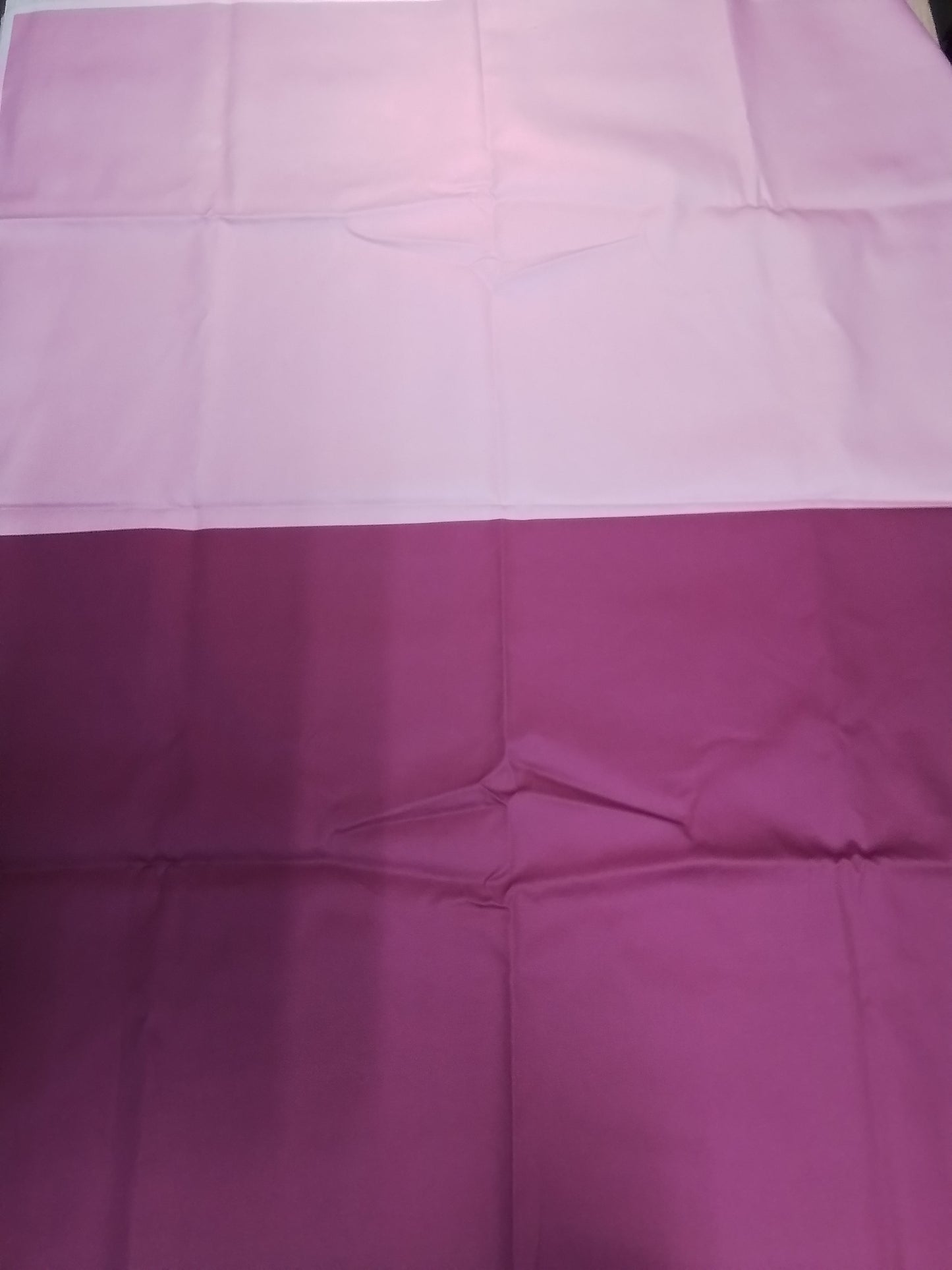 Sofortkauf: Baumwolle Stoffmix  ca. 150 x 100 cm - "Einhornwelt Beere" ( Ecke am Rand geschnitten -siehe Bild-Nr. 015 )