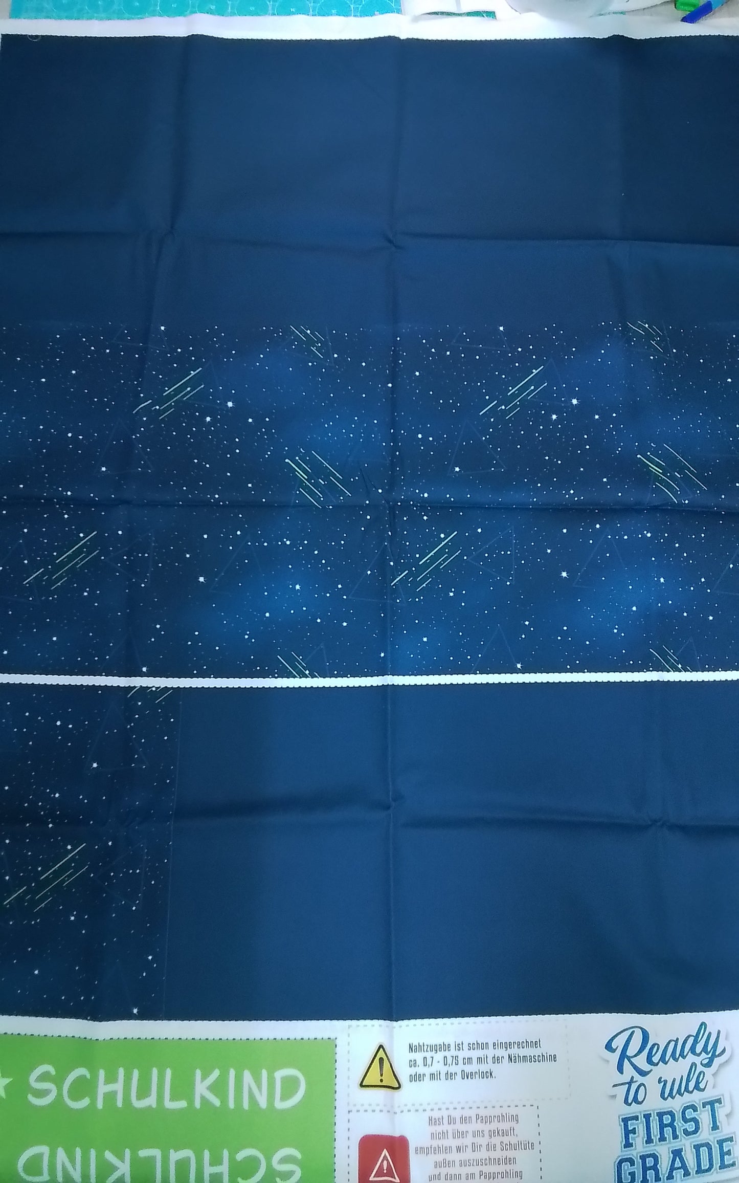 Sofortkauf: Schultüten Nähset inkl. Geschwistertüte - Baumwoll-Panel zum selber nähen- 70 cm + 35 cm - Wie abgebildet !!! (Name: Leon + Schulkind 2026 / Muster: Astronaut auf Galaxy Wars - Nr. 003 )