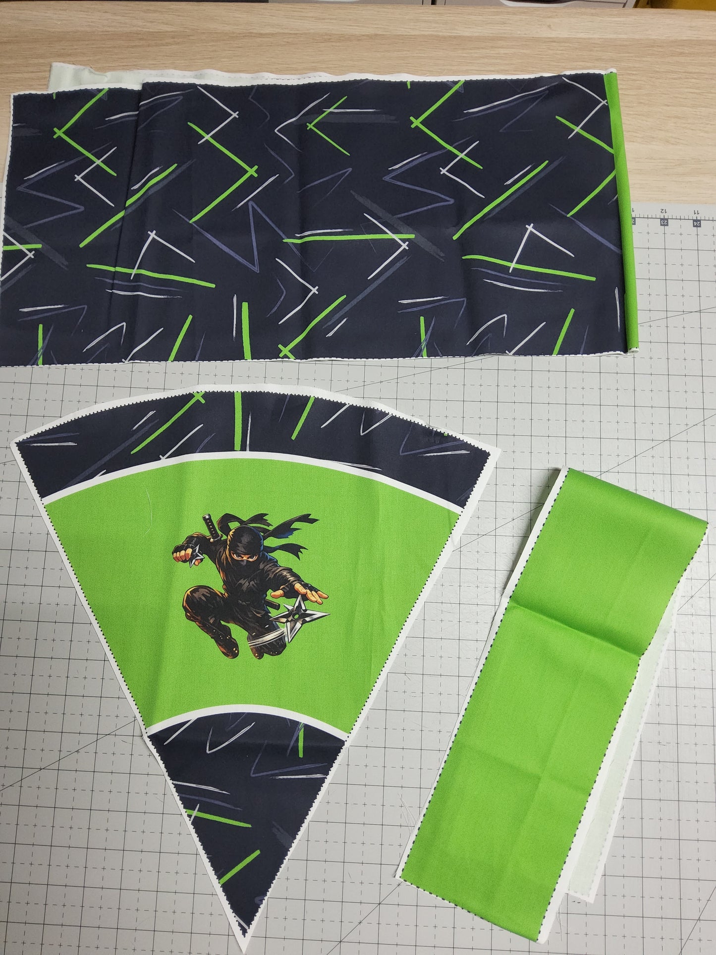 Sofortkauf 35cm: 35 cm (Geschwistertüte) aus Baumwolle als Nähset - "Ninja Blitze"- wie abgebildet