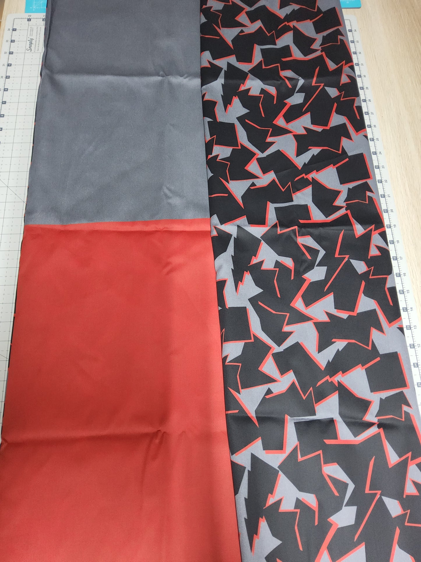 Sofortkauf: Baumwolle Stoffmix  ca. 150 x 100 cm - Abstrakt Rot ( Fehler Punkt-siehe Bild)