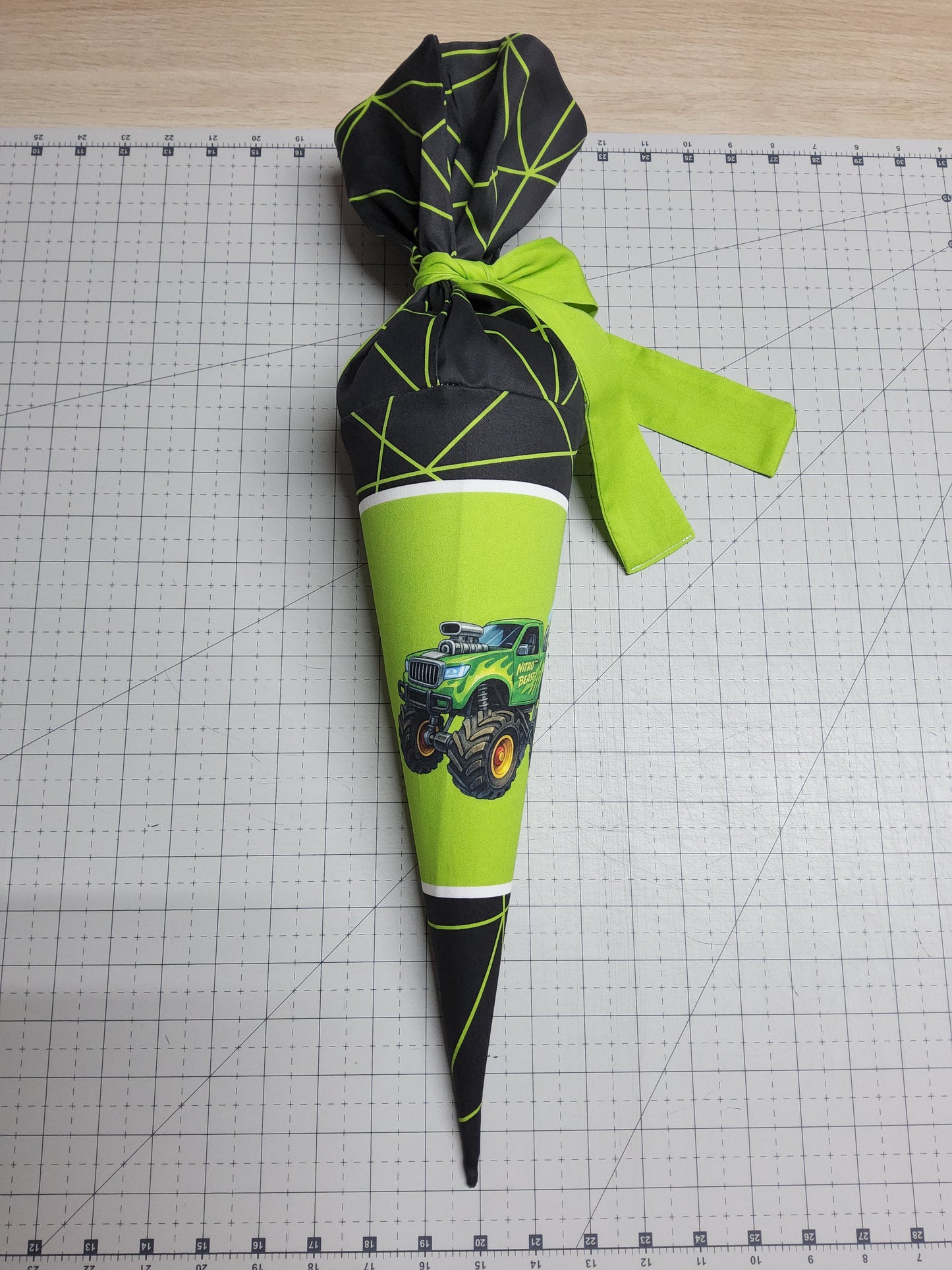 Sofortkauf 35cm: Zuckertüte mit Rohling 35 cm "Monster Truck" - wie abgebildet