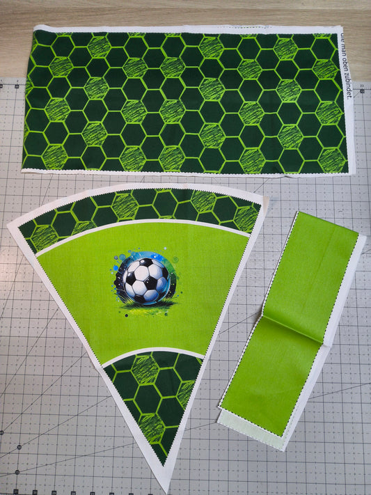 Sofortkauf DIY: 35 cm (Geschwistertüte) aus Baumwolle als Nähset - "Fußball Grün" - wie abgebildet - ( Nähset Geschwistertüte Nr. 039 )