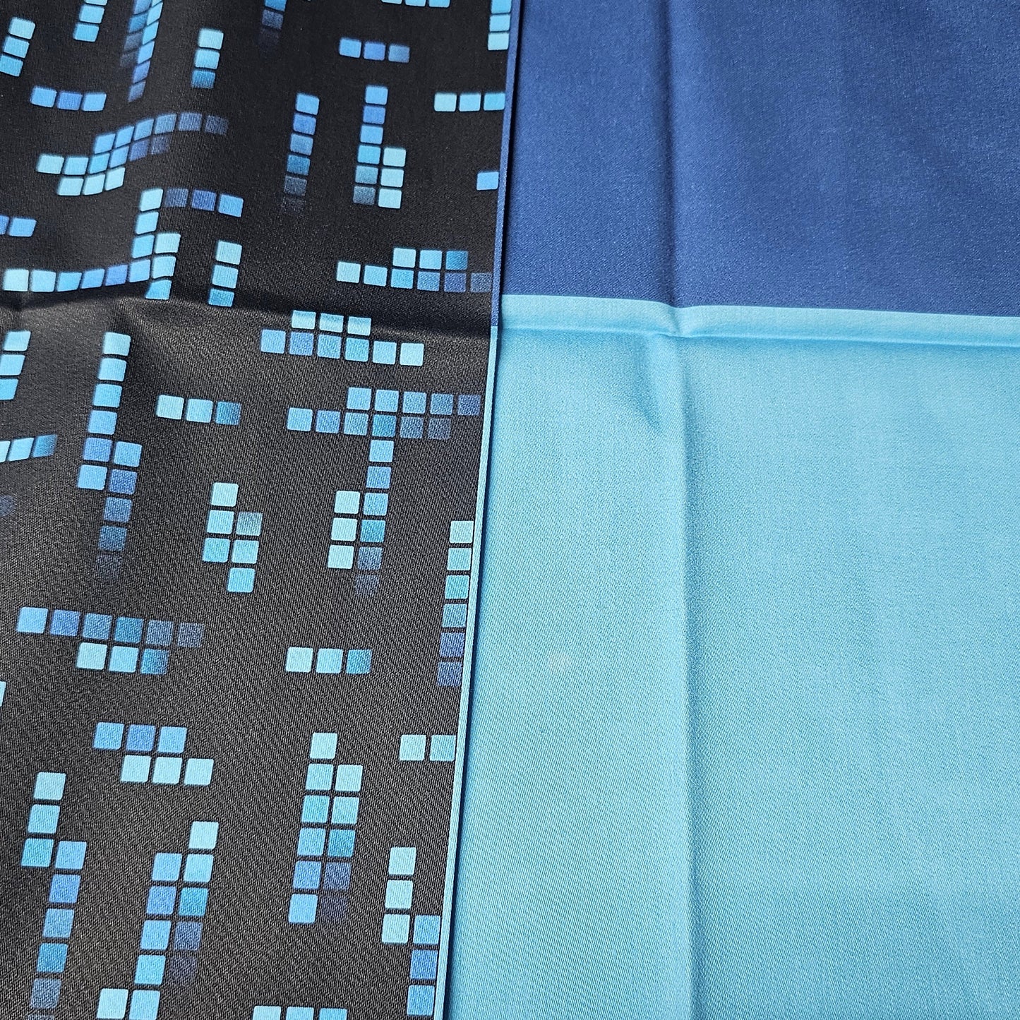 Sofortkauf: Baumwolle Stoffmix  ca. 150 x 100 cm - Cubis Blau, Flecken auf dem Stoffmix